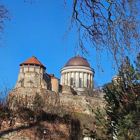 Apartament Szent Istvan Koronaja Strigoniu