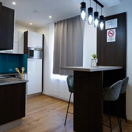 Szent Istvan Koronaja Apartament Strigoniu